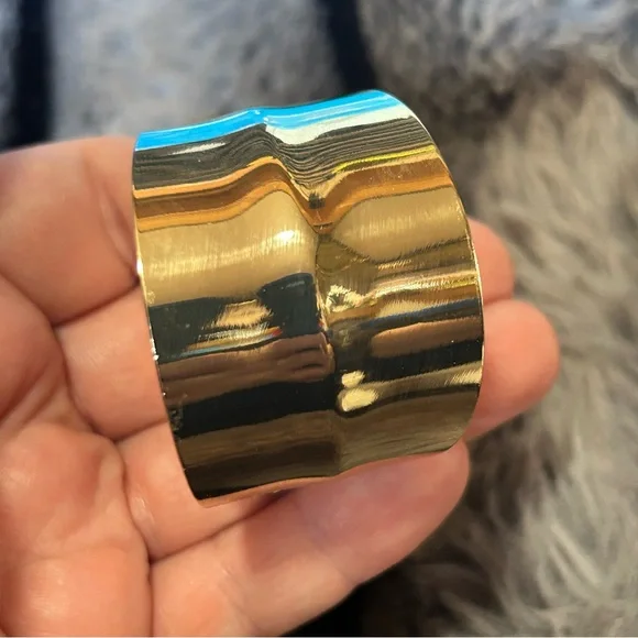 Bold statement wide gold hoop omega back earrings - Picture 3 of 7